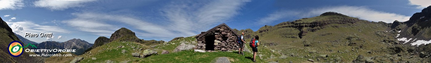 36 Panoramica alla Baita dei Tre Pizzi (2116 m)i.jpg